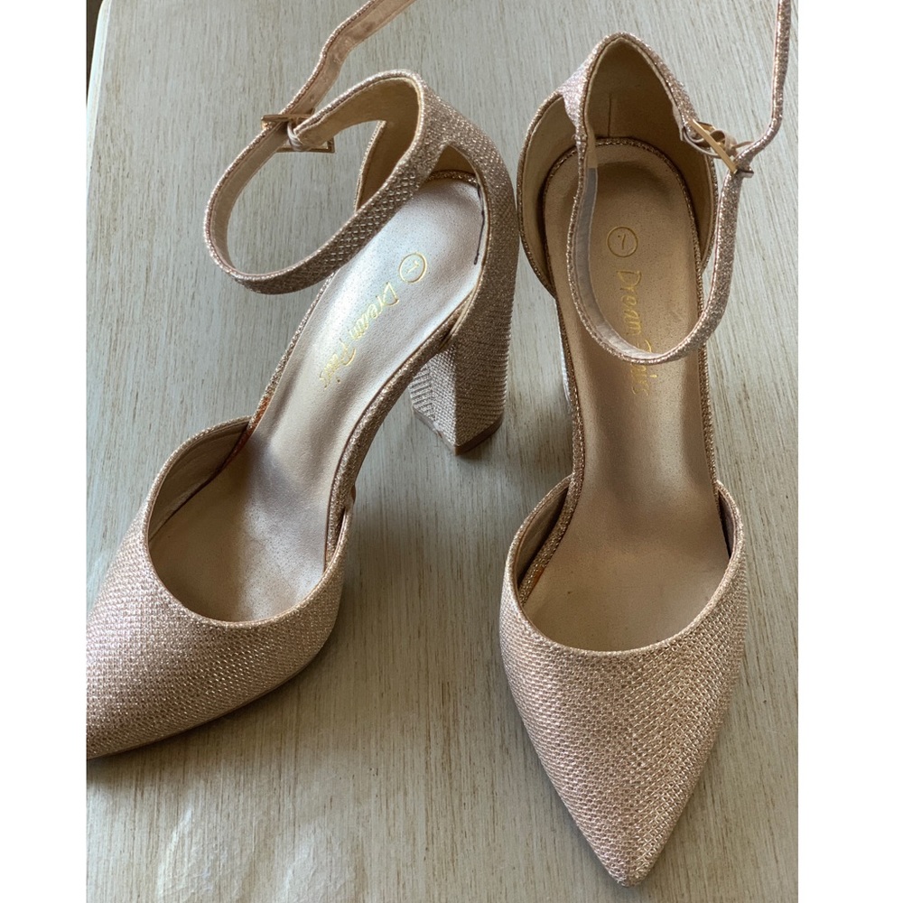 Gold pumps with straps